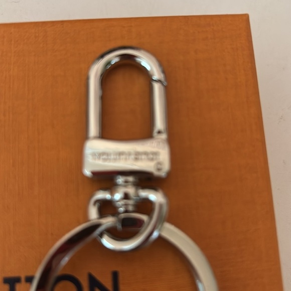 Louis Vuitton Silver Tone Key Holder - Picture 4 of 4
